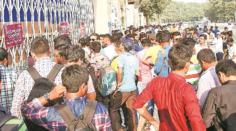 tickets sold out in Eden test, people waiting in a long que