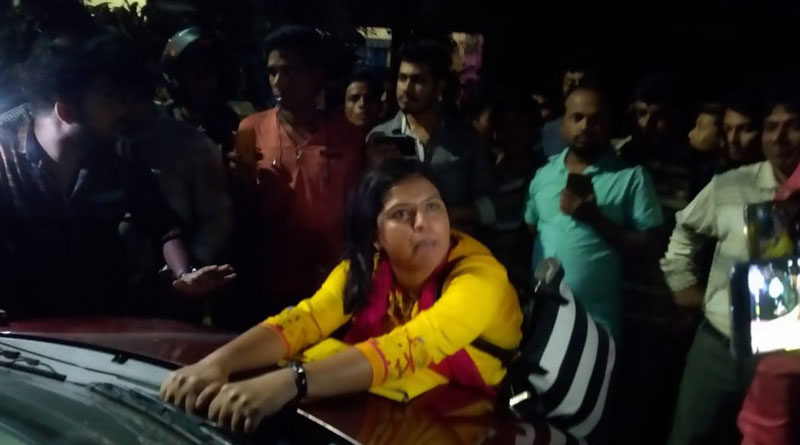 Mentally heckled by colleagues, professor stage protest at road