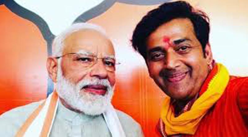 BJP's Ravi Kishan falls off chair on stage during Chhath puja function in Gorakhpur, video goes viral | Sangbad Pratidin