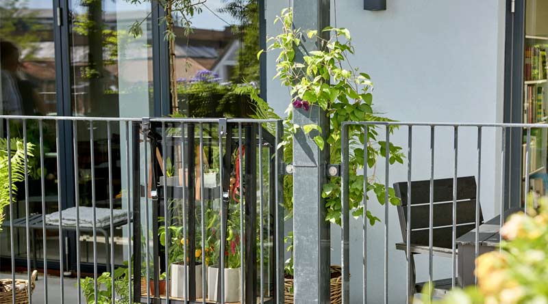 How to create small window garden with waste materials