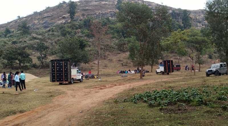 Massive Sound Pollution in Purulia asPicnic Parties plays DJ