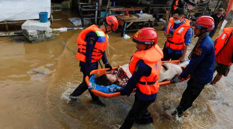 Jakarta floods: Cloud seeding used to try to stop rain