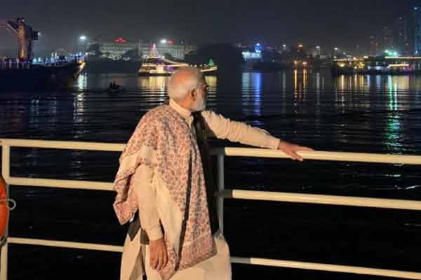 modi-on-ganga