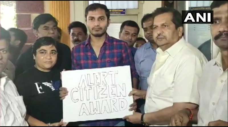 BJP felicitate that driver for taking anti CAA passenger to police.
