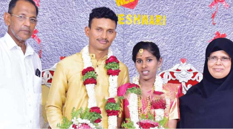 Muslim Couple organises foster daughter's wedding in temple