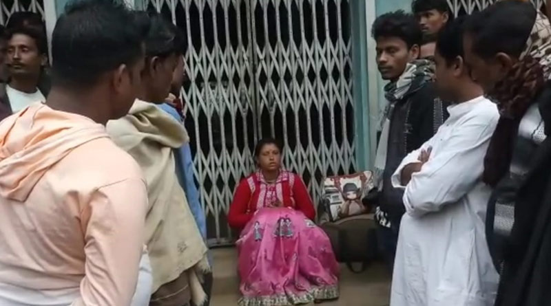 Newly wed bride is in dharna to get entry intio inlaw's house