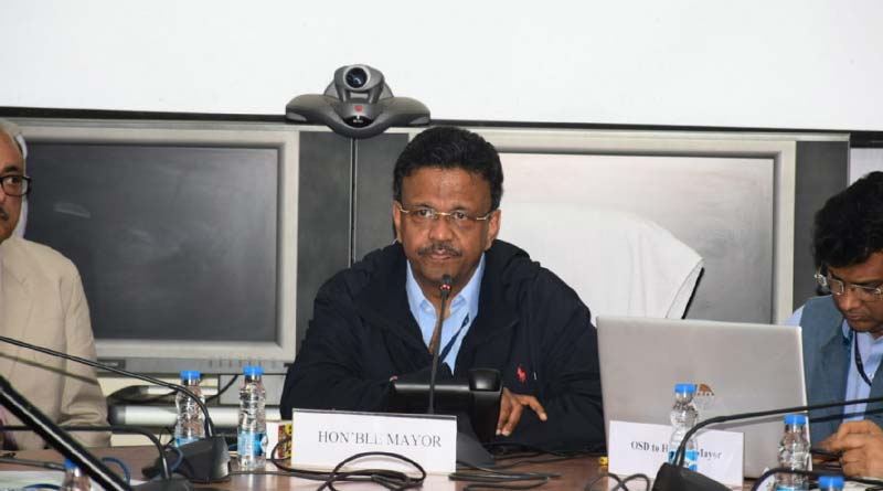 Mayor Firhad Hakim lose temper over elderly man's complaint