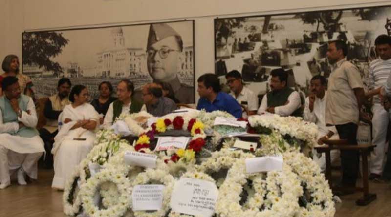 Mamata Bannerjee attends last rite of Krishna Bose