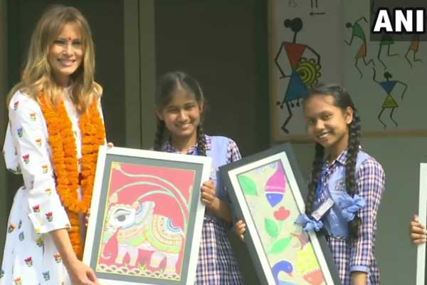melania-gift-N