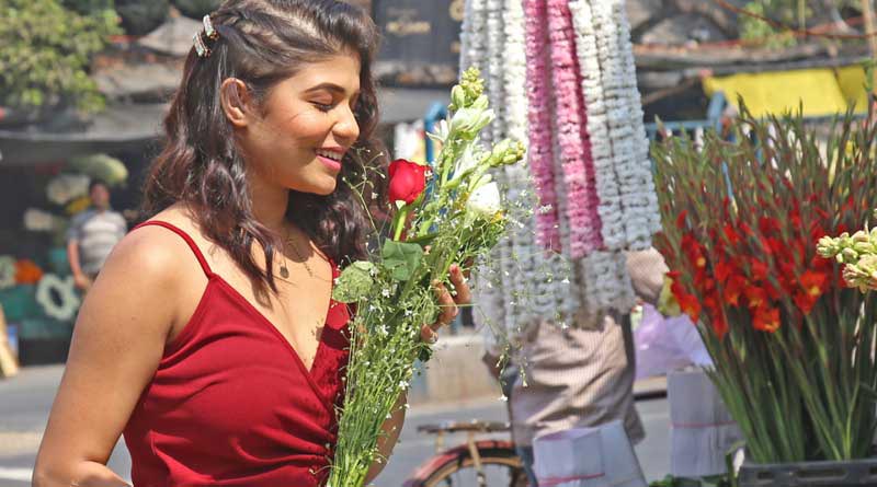 Rose price is hiked all over Bengal for Valentine's Day