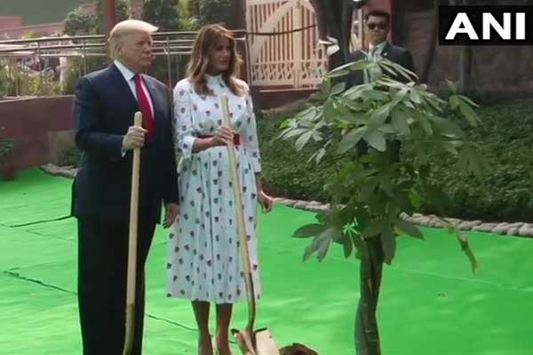 trump-plants-tree1