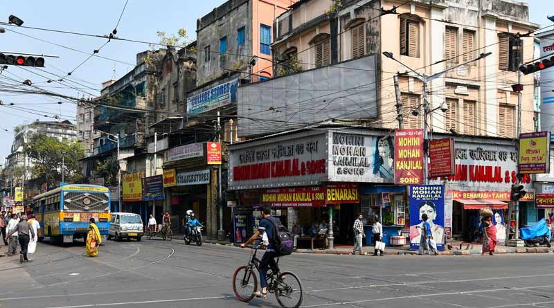 Students of Presidency clear College street after 22 hours