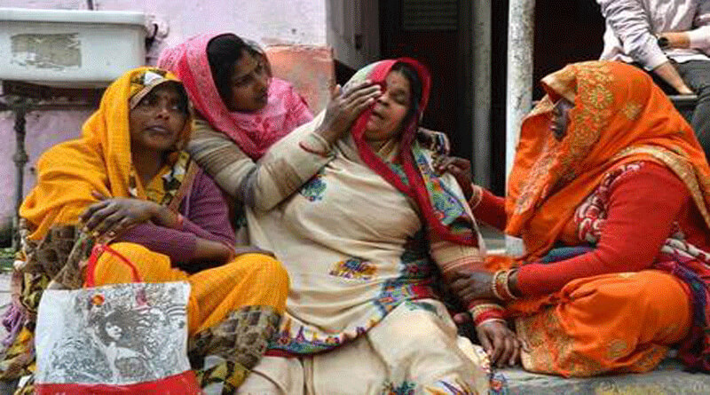 An old woman has lost her House in Delhi Violence