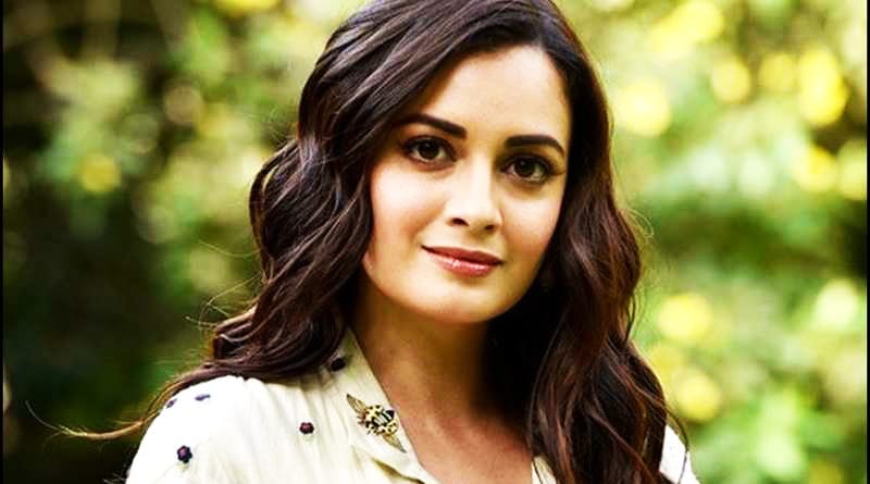 Actress Dia Mirza helps old age people during quarantine period