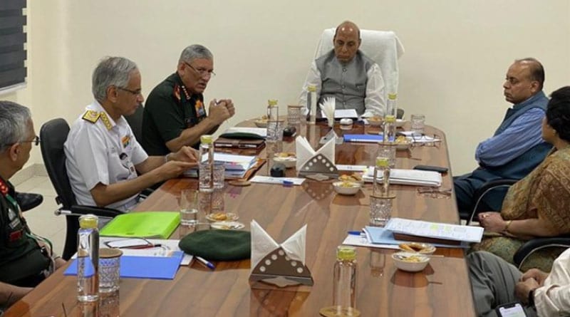 Rajnath asks armed forces to assist civilian authorities to fight Corona