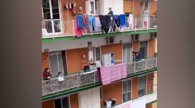 Self quarentine People in Italy singing to stay motivated
