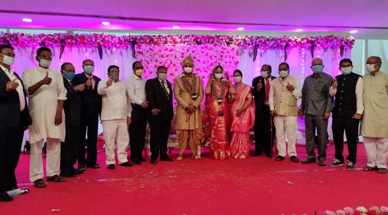 Maharashtra: A couple tied the knot wearing masks in Navi Mumbai
