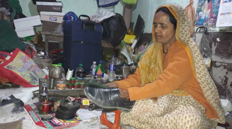 Woman cobbler in North Dinajpur is struggling everyday,salute to her always