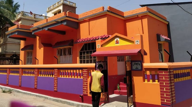 Retired sports teacher in Bankura dies of falling the the roof