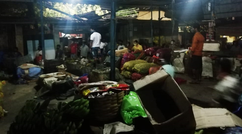Bazar opens at night at Belur, hugh chaos between customers and police