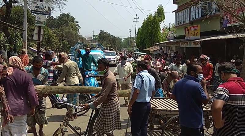 Farmers in Bongaon stage protest for not being allowed to go the lands on border
