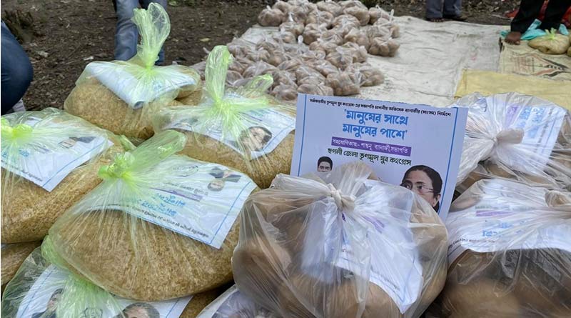 Youth TMC in Hooghly distributes food to the poor artists in Balagarh