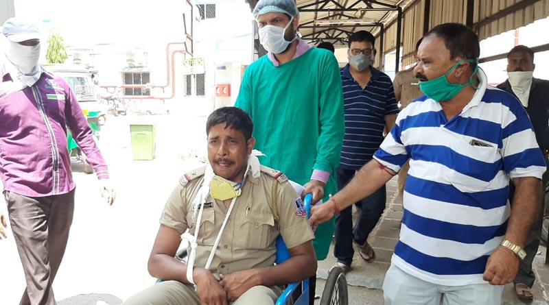 Clash between minority community and police over quarentine centre at Asansol