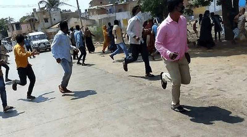 4 policemen attacked in Karnataka, forbidding people to gather on namaz