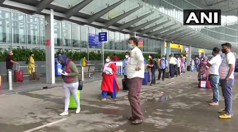 Flight services continue today amidst complete lockdown, passengers face problem to reach airport
