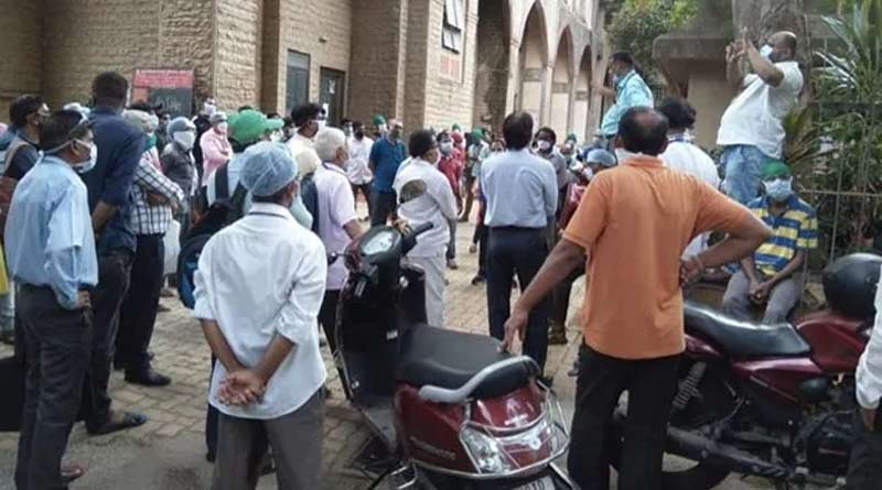 Protest at MumbaI KEM covid hospital on a peramedical staff death