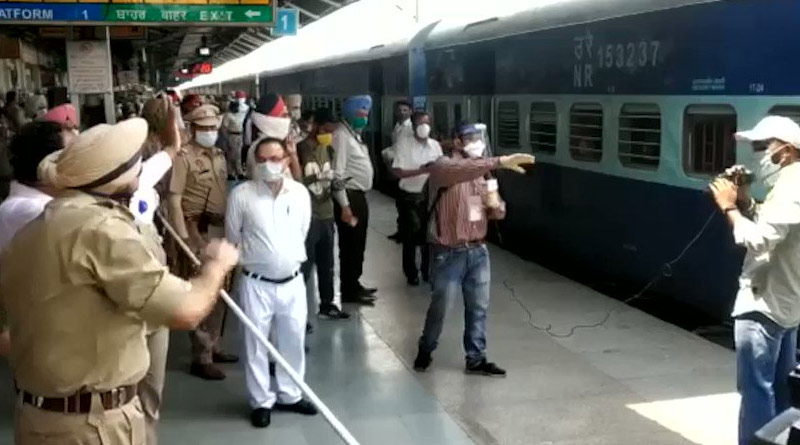 Migrants allege Dalal raj in stations, says police also involved