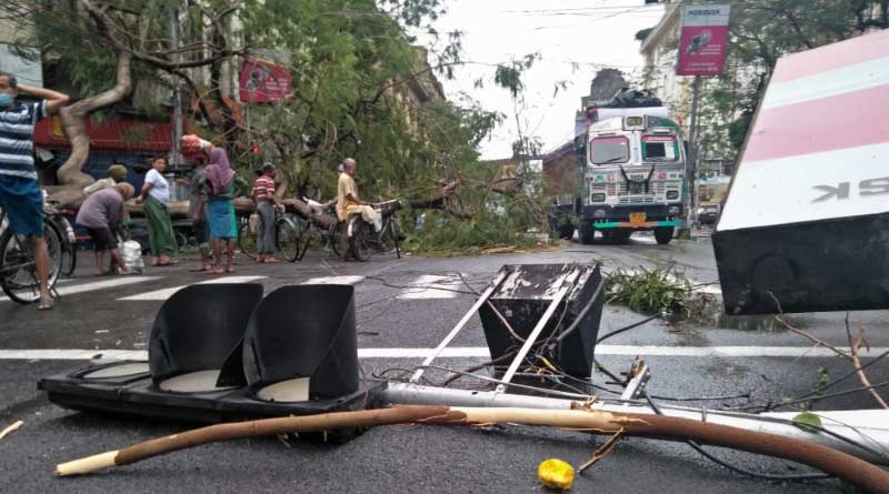 Massive damage in Kolkata due to super ctclone Amphan