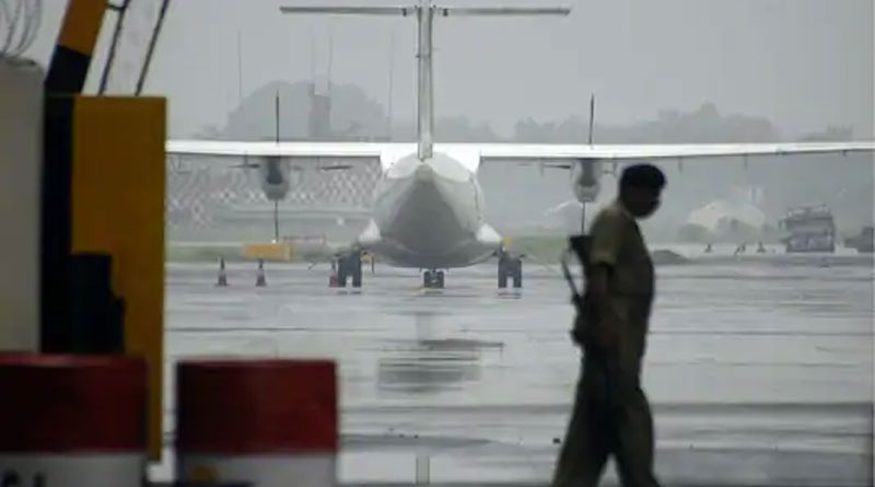 Kolkata airport suspended all servisec due to super cyclone Amphan