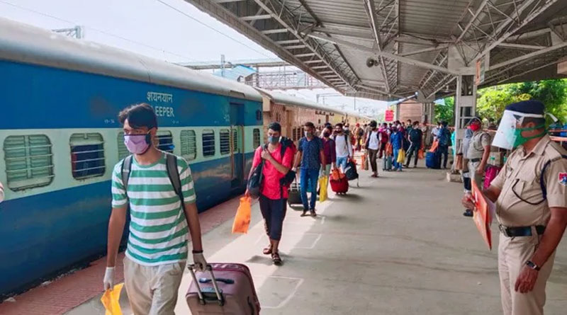 Atleast 28 local trains cancelled in Howrah section due to Coronavirus, passenger trains' service remains intact, tweets Ministry of Railways | Sanbad Pratidin