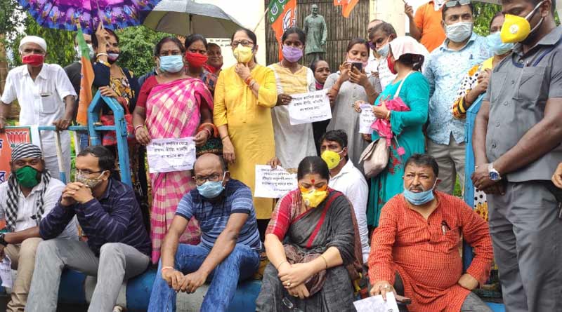 BJP protests against fees hike in the schools during lockdown
