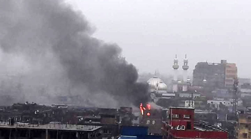 Massive fire broke out in front of Jorasanko's Nakhoda Masjid area
