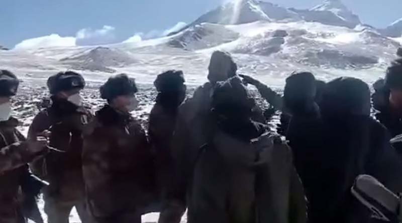 India-China news in Bengali: Indian Soldiers stopping Chinese troops, Video goes Viral
