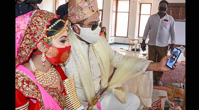 Matching mask is now in fashion as bride-groom love it