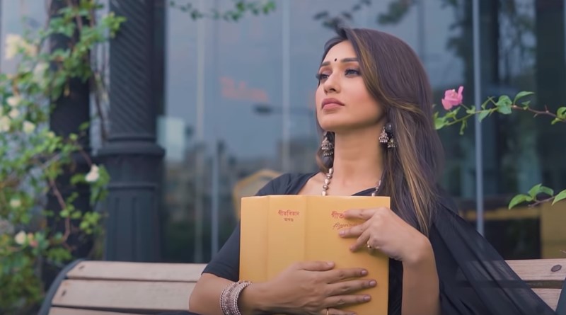 Mimi sings Rabindra sangeet for her youtube channel