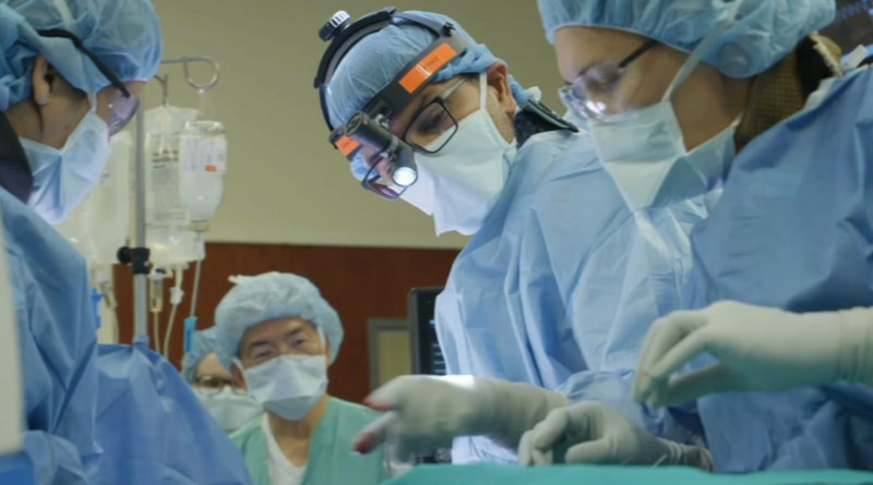 Indian origin doctor successfully transplant lungs to a Corona patient in USA