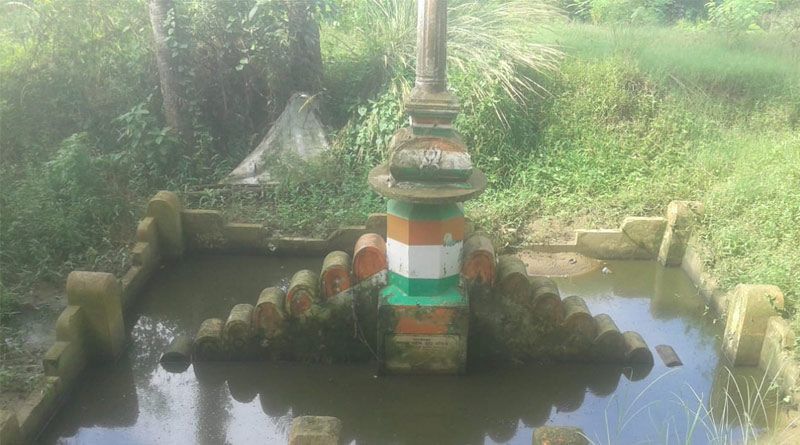 A sahid bedi is under water in Midnapore Daspur