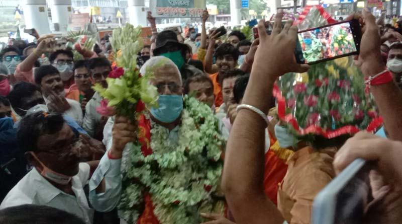 Tathagata Roy BJP Bengal Kolkata Airport Dilip Ghosh Kailash Vijayvargiya