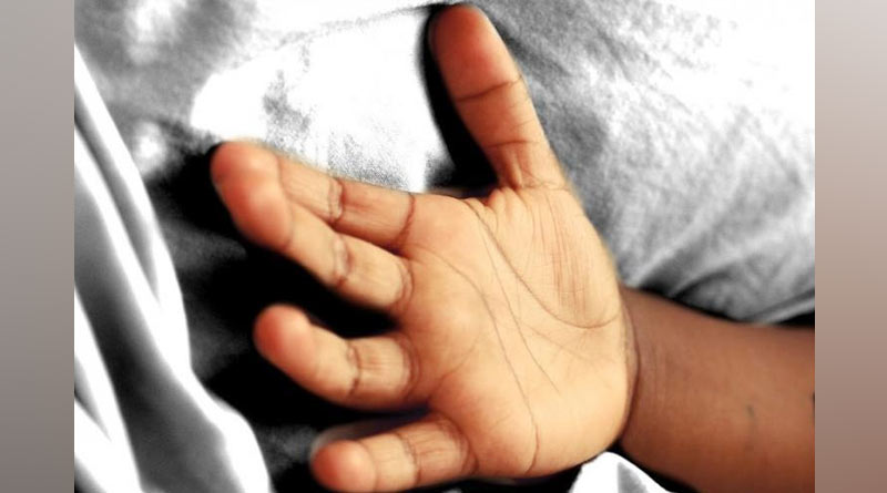 Child torture: Mother detained accussed of burn 3 years old child by hot utensils in Canning | Sangbad Pratidin