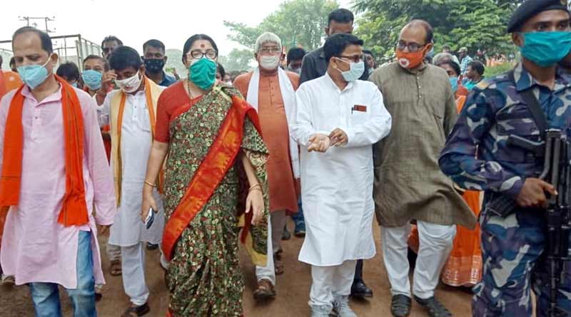 Bengali News on Hathras Gangrape: 'should encounter the accussed on the street', Locket Chatterjee reacts| Sangbad Pratidin