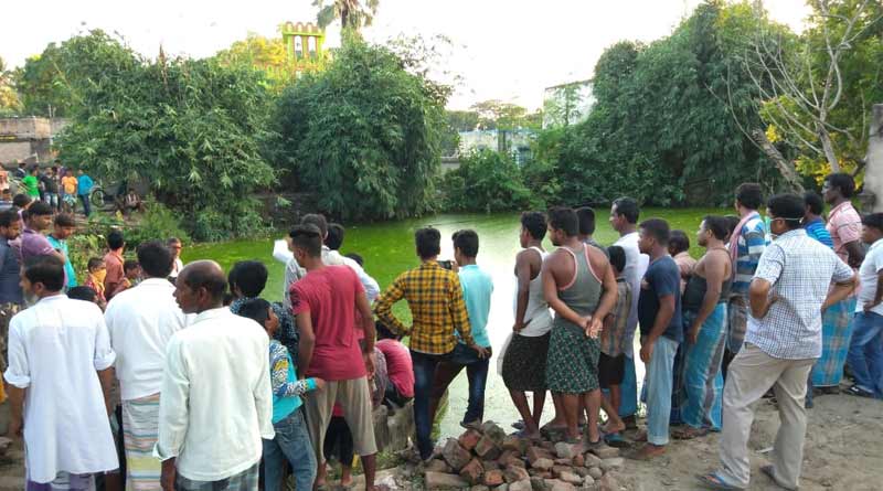 Money is floating in the pond in Bardhaman's memari