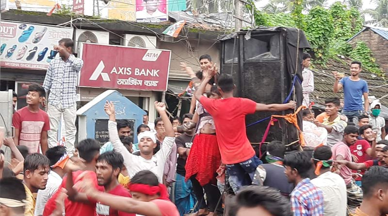Dance in TMC's meeting creates row in Bhangar | Sangbad Pratidin