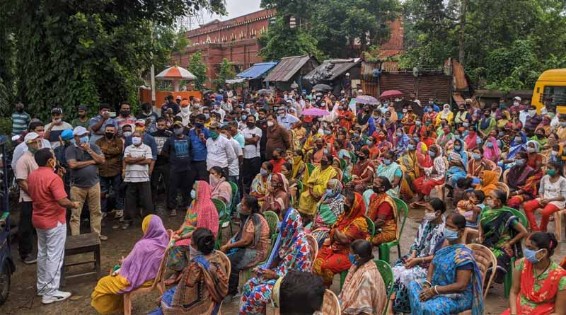 Rail workers shows protest in Liluah without Social distancing