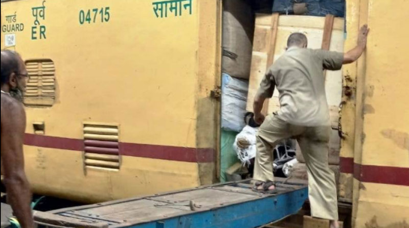 Private organizations to carry railway parcels, charges might increase | Sangbad Pratidin