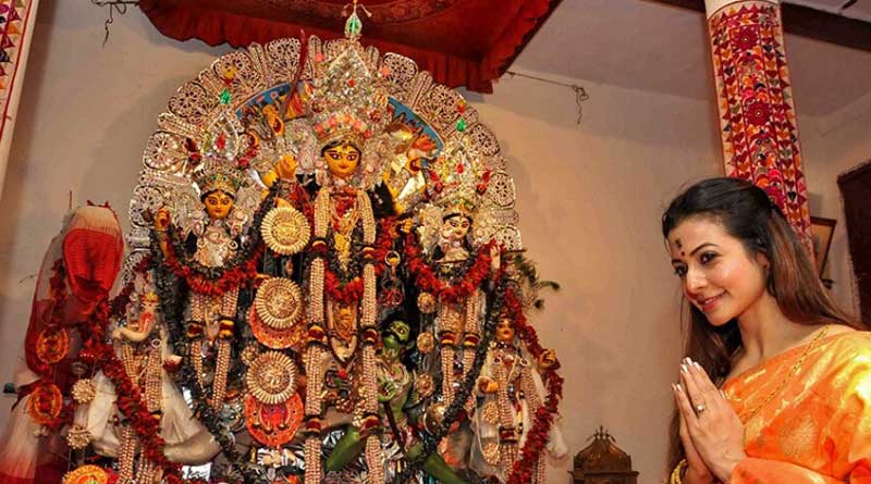 Bangla News of Durga Puja 2020: This year Mallik Badi Pujo will be private affair for COVID-19 situation, Koel Mallik tweets | Sangbad Pratidin