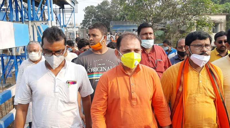 Bengal Polls 2021: BJP candidate Raju Banerjee faced hit from public over gas price | Sangbad Pratidin